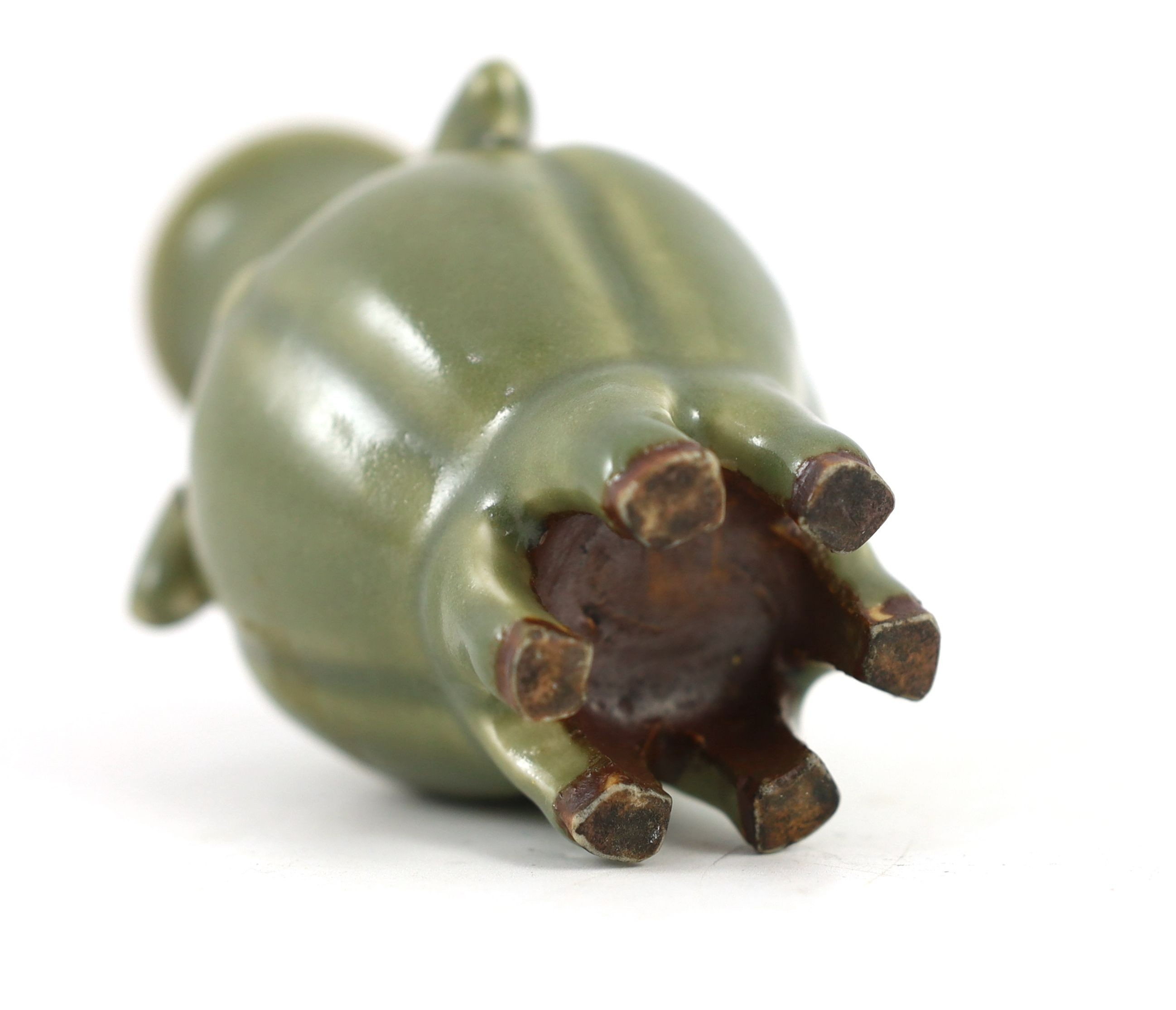 A Chinese celadon glazed six leg vase, late Qing, 13.5cm